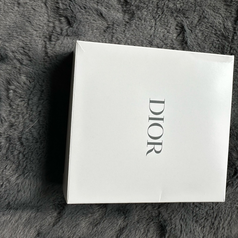 Dior Silver Round Accessory Case - Picture 4 of 4